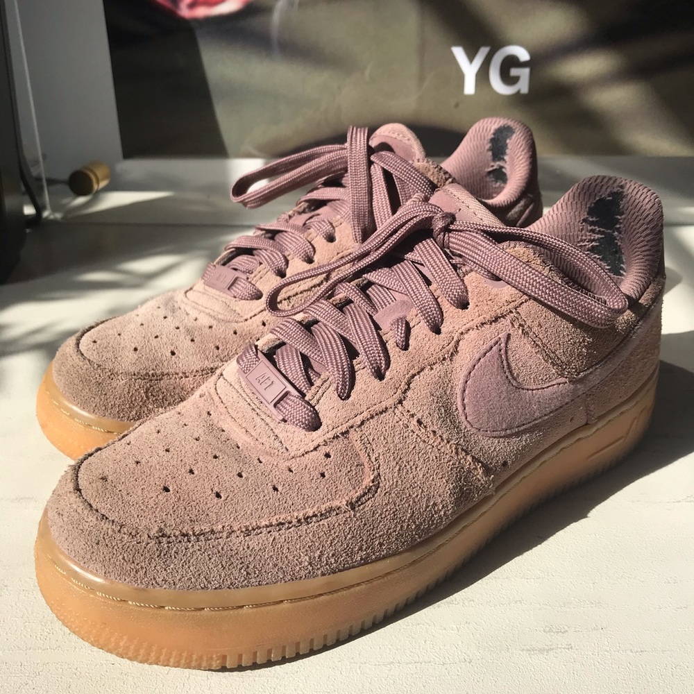 Gum sole Air Force 1s women’s 6.5
